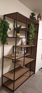 Stijlvolle vakkenkast.
De kast is 120 cm breed, 180 cm hoog, Ophalen of Verzenden