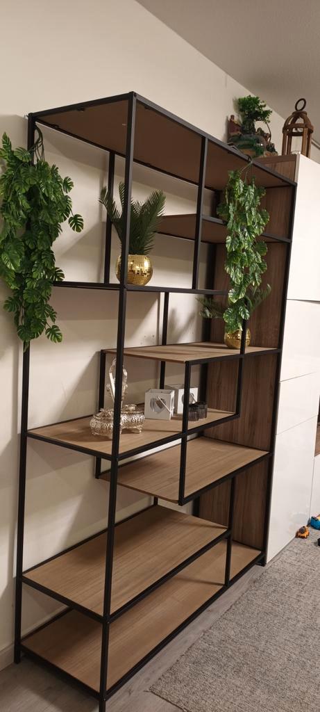 Stijlvolle vakkenkast.
De kast is 120 cm breed, 180 cm hoog, Huis en Inrichting, Kasten | Wandmeubels, Ophalen of Verzenden