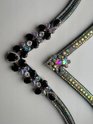 Prachtige frontriemen zwart leer met drukknop beschikbaar voor biedingen