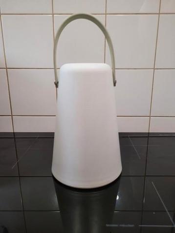 GRATIS zgan  tafellampje voor binnen /buiten op batterijen  beschikbaar voor biedingen