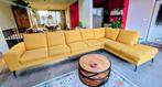 Hoekbank okergeel. Aanpasbaar in lengte. Moet z.s.m. weg!, Huis en Inrichting, Ophalen, Gebruikt, Vierpersoons of meer