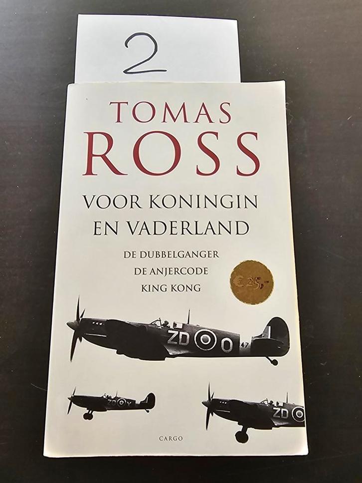 Tomas Ross - Voor koningin en vaderland, Boeken, Thrillers, Zo goed als nieuw, Ophalen of Verzenden