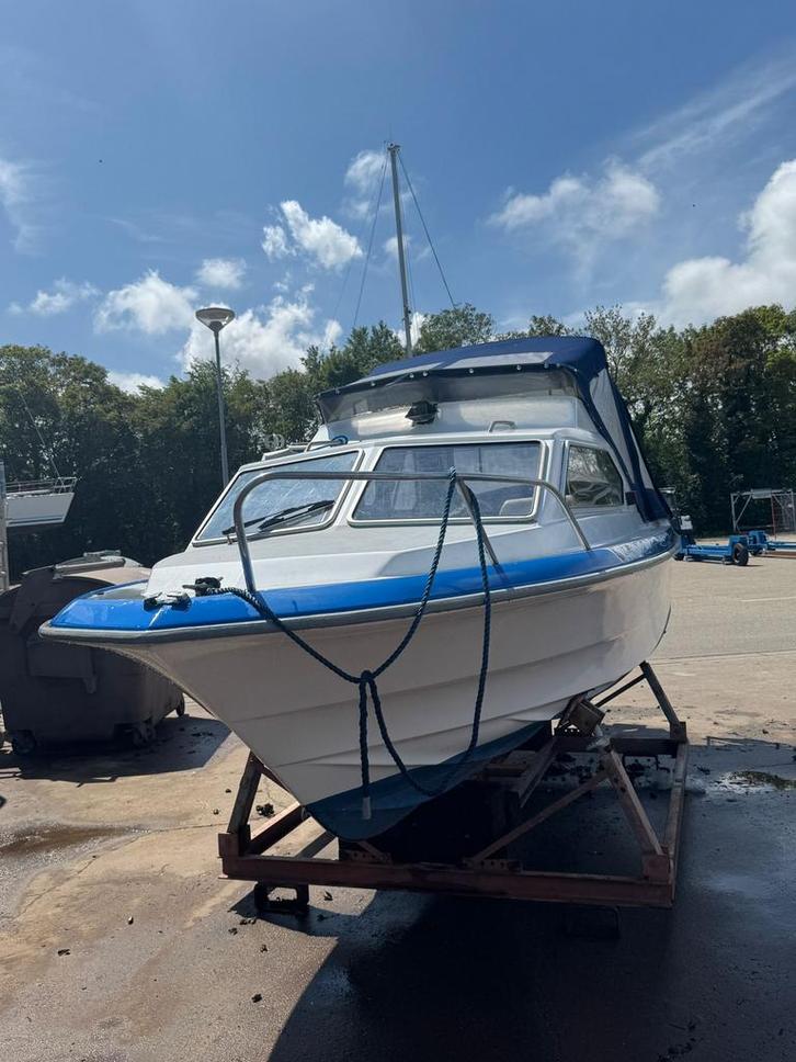 Motor boot in super goed staat 6m lang 2breed, Watersport en Boten, Hengelsport | Witvissen, Gebruikt, Overige typen, Ophalen of Verzenden