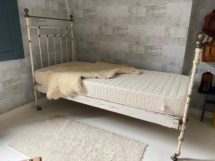 Antiek Victoriaans IJzeren Bed, Huis en Inrichting, Slaapkamer | Bedden, Gebruikt, Eenpersoons, 90 cm, 200 cm, Metaal, Wit, Ophalen