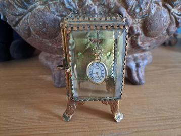 Antiek Horloge Kastje beschikbaar voor biedingen