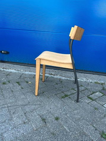Mooie partij designstoelen stapelbaar beschikbaar voor biedingen