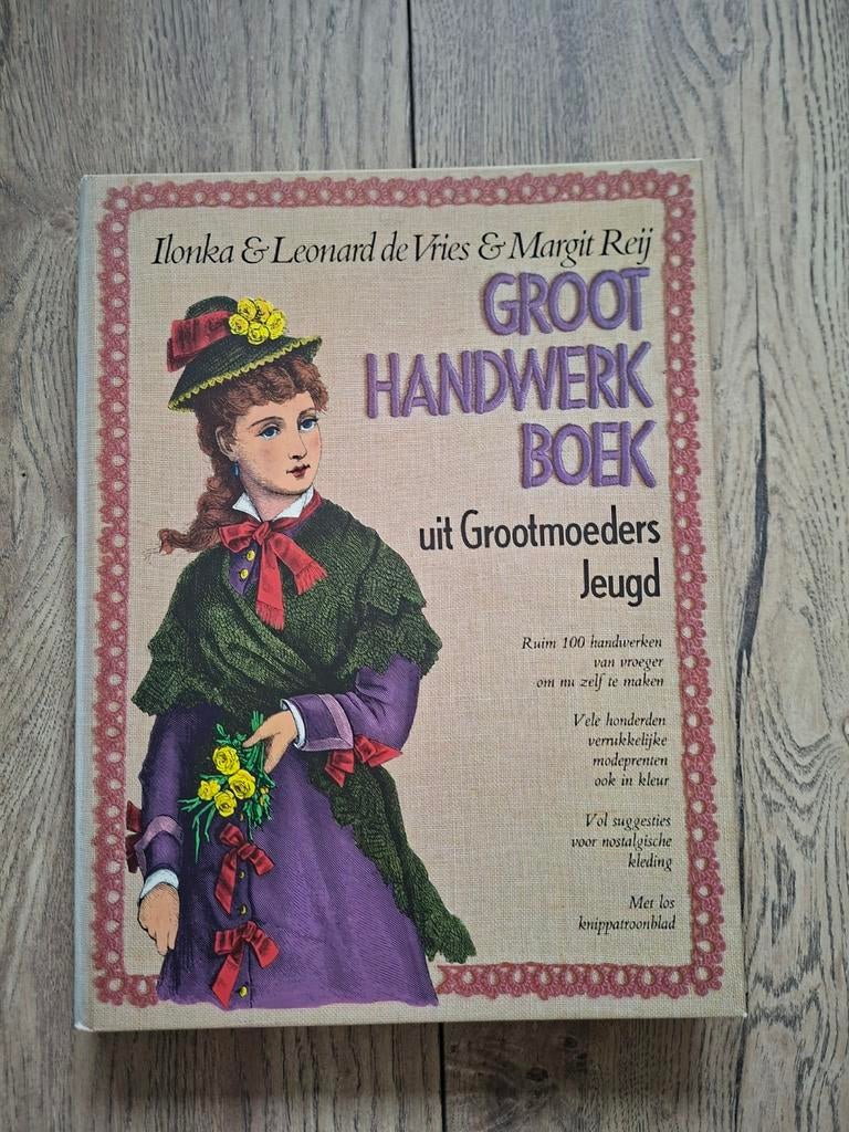 Groot Handwerk Boek uit Grootmoeders Jeugd, Boeken, Hobby en Vrije tijd, Zo goed als nieuw, Ophalen of Verzenden