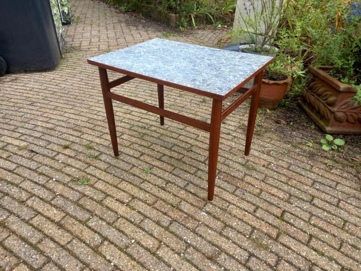 Retro mid century salontafeltje,  bijzettafel, Verzamelen, Retro, Huis en Inrichting, Ophalen