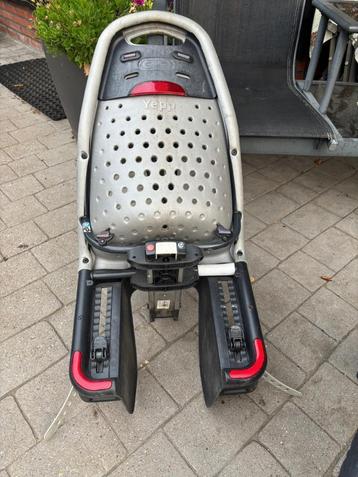 2x fietsstoeltje voor achterop izgst qibbel/yepp 30euro per  beschikbaar voor biedingen