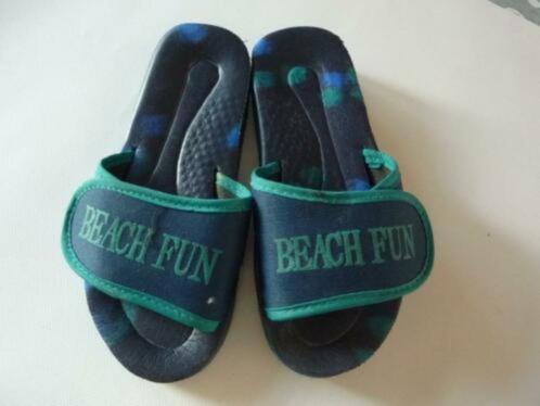 kinder badslippers, sandalen, Kinderen en Baby's, Kinderkleding | Schoenen en Sokken, Gebruikt, Overige typen, Jongen, Ophalen of Verzenden