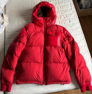 Moncler Jas - Stijlvol en Warm! beschikbaar voor biedingen