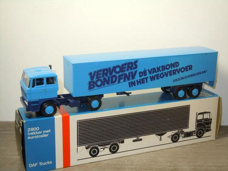 Daf 2800 Truck & Trailer FNV Vervoers Bond - Lion Car 1:50, Hobby en Vrije tijd, Modelauto's | 1:50, Zo goed als nieuw, Bus of Vrachtwagen