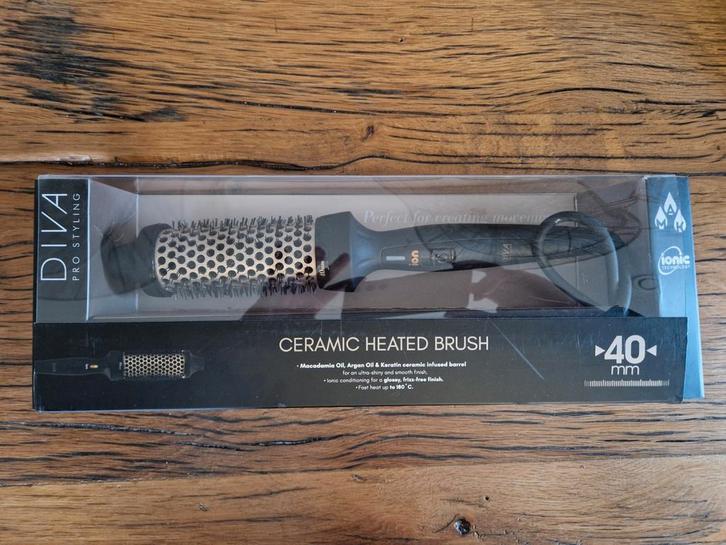 Diva Pro Styling ceramic heated brush 40mm, Sieraden, Tassen en Uiterlijk, Uiterlijk | Haarverzorging, Zo goed als nieuw, Ophalen of Verzenden