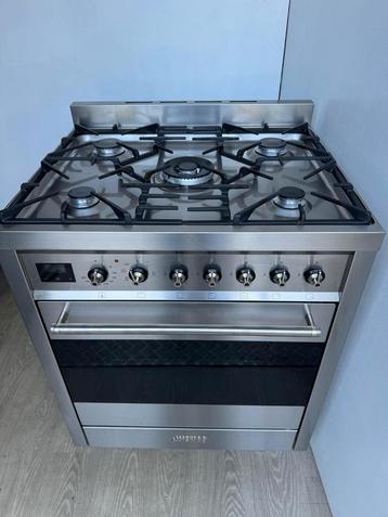 Smeg gasfornuis 70 cm breed met elektrische oven.  beschikbaar voor biedingen