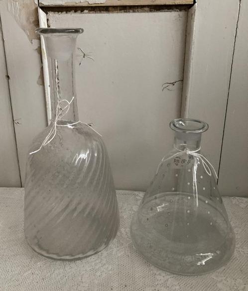 2x Brocante glazen vaas / fles, Huis en Inrichting, Woonaccessoires | Vazen, Gebruikt, Overige kleuren, Minder dan 50 cm, Glas