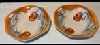 2 Schaaltjes met handgrepen en oranje motief, Huis en Inrichting, Keuken | Servies, Ophalen of Verzenden, Overige stijlen, Porselein