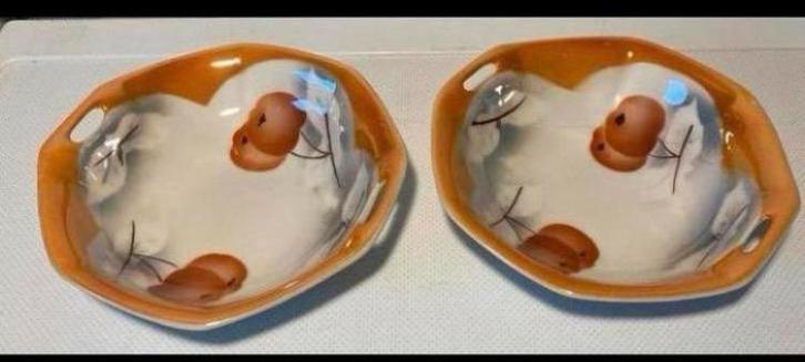 2 Schaaltjes met handgrepen en oranje motief, Huis en Inrichting, Keuken | Servies, Zo goed als nieuw, Schaal of Schalen, Overige stijlen