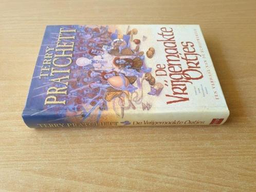 Terry Pratchett - De Vrijgemaakte Ortjes (HC), Boeken, Fantasy, Gelezen, Ophalen of Verzenden