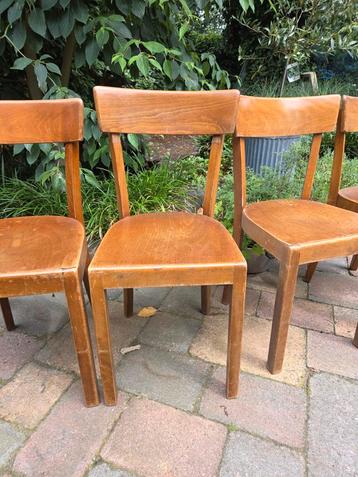 12 Vintage houten stoelen – Retro model, ideaal voor horeca  beschikbaar voor biedingen