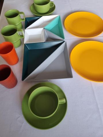 Vakantie servies   met     7  TANGRAM     vakantie - bakjes beschikbaar voor biedingen