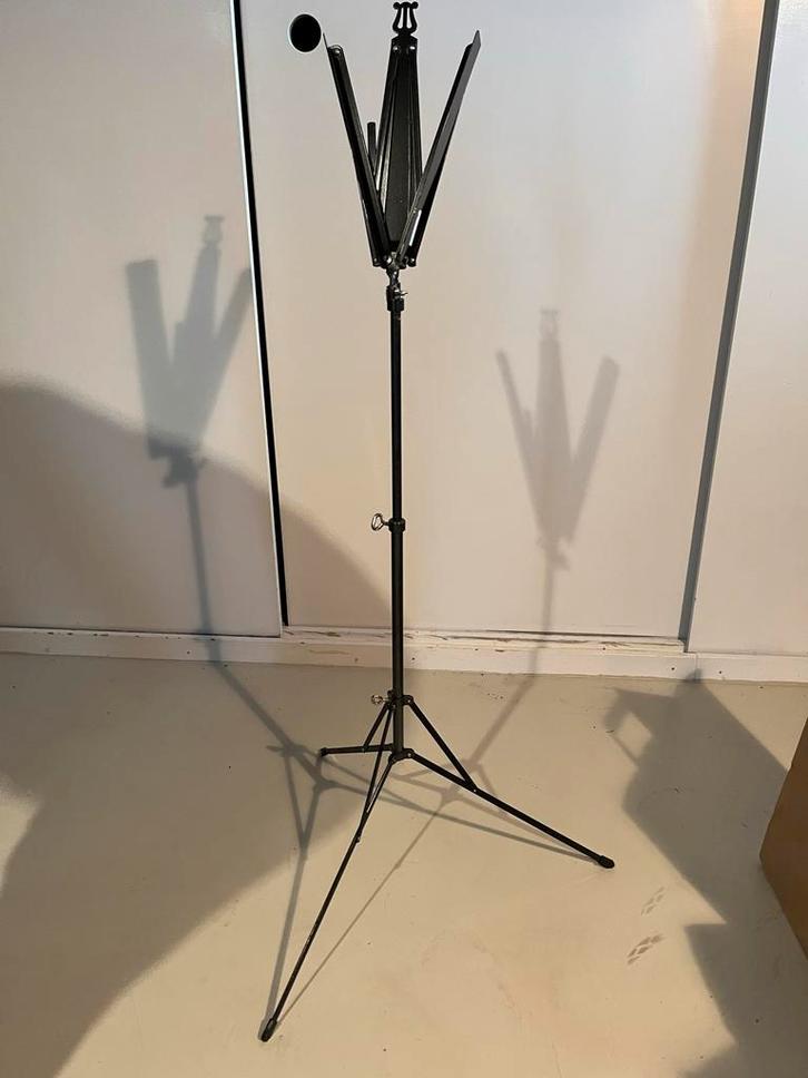 Muziekstandaard - Stevig en verstelbaar, Muziek en Instrumenten, Standaards, Zo goed als nieuw, Muziekstandaard, Gitaar, Ophalen of Verzenden