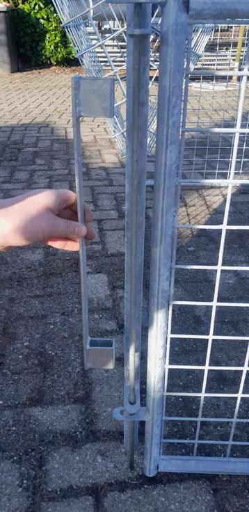 Te koop: Nieuwe muurbeugels voor bevestiging van hekjes  beschikbaar voor biedingen