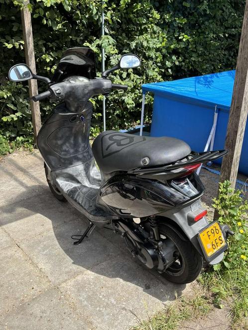 Piaggio Zip 70CC 2 Takt Brom, Fietsen en Brommers, Scooters | Piaggio, Zo goed als nieuw, Zip, Maximaal 45 km/u, Tweetakt, Ophalen
