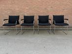 Set van 4 zwarte stoelen met armleuningen – modern design