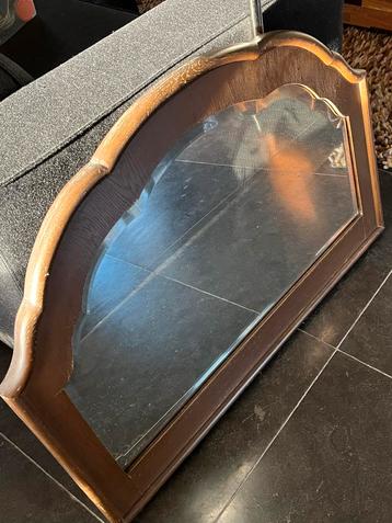 Brocante Spiegel met Houten Frame beschikbaar voor biedingen