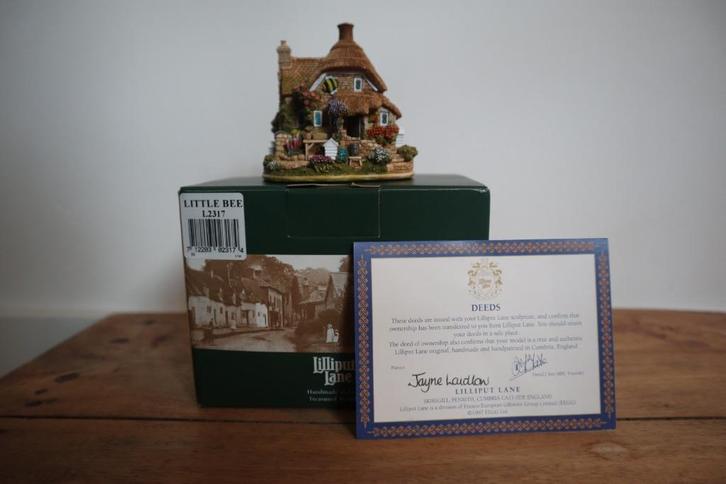 Lilliput Lane collectors club 2000 2001 Little Bee, Verzamelen, Beelden en Beeldjes, Zo goed als nieuw, Overige typen, Ophalen of Verzenden