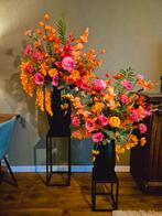 Zwarte vaas 2 stuks opgemaakt met fel gekleurde bloemen, Ophalen, Nieuw, Binnen