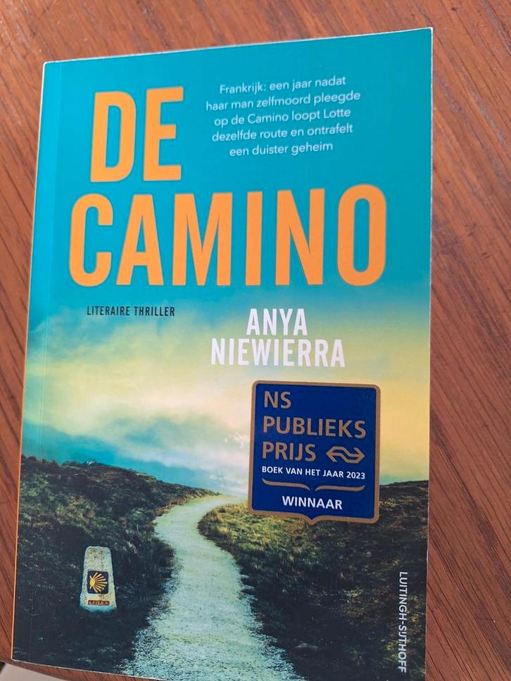 Anya Niewierra - De Camino, Boeken, Thrillers, Zo goed als nieuw, Ophalen of Verzenden