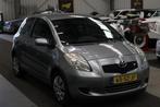 Toyota Yaris 1.3 VVTi Sol Airco, Stuurbekrachtiging, Auto's, Toyota, Origineel Nederlands, Te koop, Zilver of Grijs, 5 stoelen