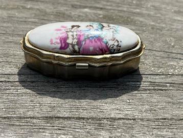 Vintage Pillendoosje beschikbaar voor biedingen
