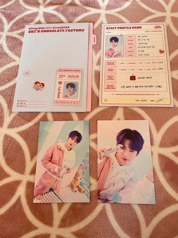 Stray Kids SKZ’s Chocolate Factory Lovestay Leeknow set, Ophalen of Verzenden, Zo goed als nieuw, Foto of Kaart