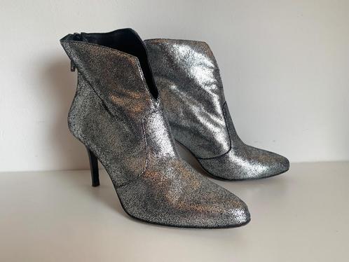 Lola Cruz leer leren enkel laars zwart zilver 38, Kleding | Dames, Schoenen, Zo goed als nieuw, Lage of Enkellaarzen, Grijs, Verzenden