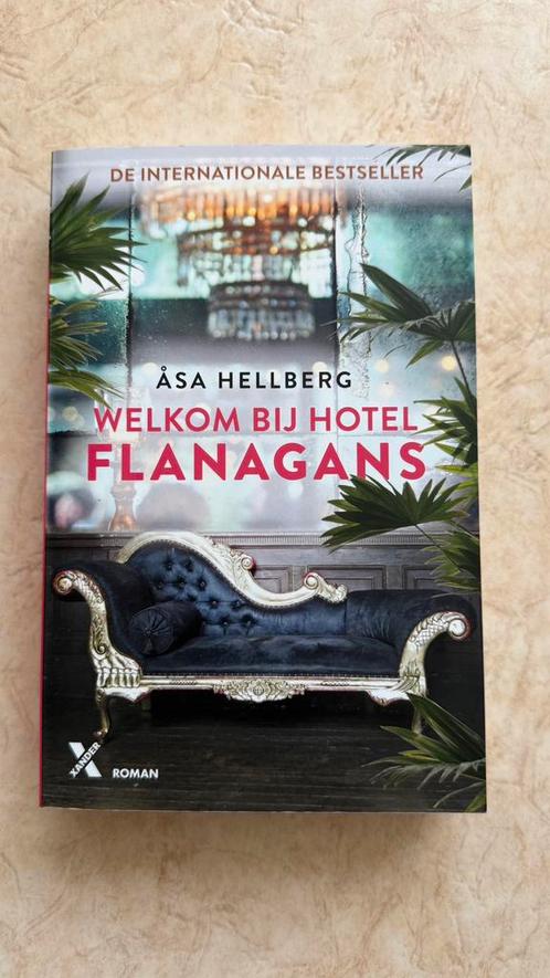 Åsa Hellberg - Welkom bij Hotel Flanagans, Boeken, Literatuur, Zo goed als nieuw, Nederland, Ophalen of Verzenden