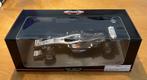 Kimi RAIKKONEN | McLaren Mercedes MP4-17 (2002) 1:18, Verzenden, Zo goed als nieuw, Auto, MiniChamps