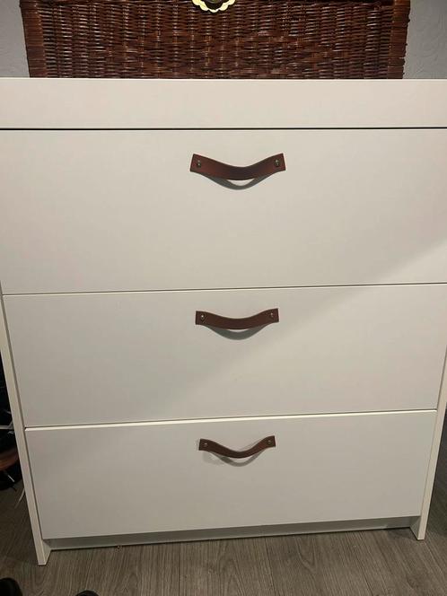Mooie witte commode zgan, Kinderen en Baby's, Kinderkamer | Commodes en Kasten, Zo goed als nieuw, 90 tot 105 cm, 75 tot 100 cm