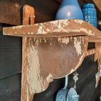 Brocante wandregaal, vintage schap met kanhaken, Gebruikt, Vintage, Ophalen of Verzenden, Nvt