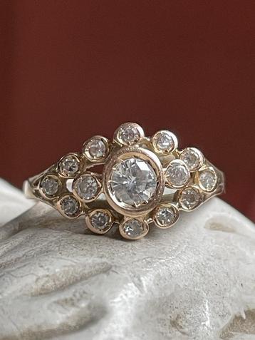 Klassieke 14 karaat rosegouden ring met diamanten beschikbaar voor biedingen