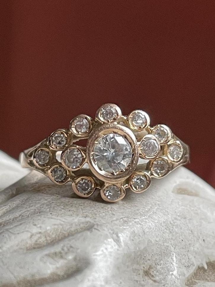 Klassieke 14 karaat rosegouden ring met diamanten, Sieraden, Tassen en Uiterlijk, Ringen, Zo goed als nieuw, Dame, 18 tot 19, Goud