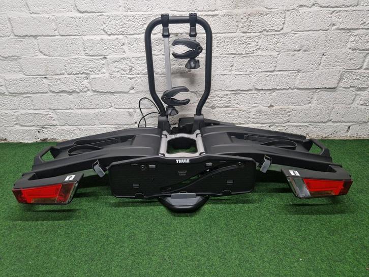Nette Thule EasyFold XT 933 fietsendrager voor 2 E-bikes, Auto diversen, Fietsendragers, Zo goed als nieuw, Trekhaakdrager, 2 fietsen