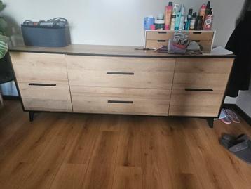 Dressoir beschikbaar voor biedingen