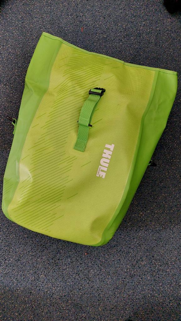 Thule Pack 'n Pedal Shield Pannier S - Zo Goed Als Nieuw!, Fietsen en Brommers, Fietsaccessoires | Fietstassen, Zo goed als nieuw