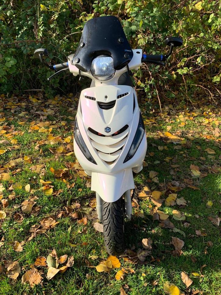 Piaggio Zip 4T Scooter Amethist Paars Power1 LED 45km/u Brom, Fietsen en Brommers, Scooters | Piaggio, Zo goed als nieuw, Zip