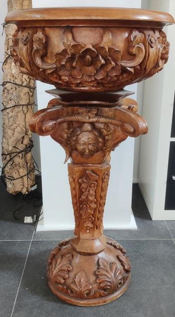 Grote houten rijk versierde console/plantenstandaard beschikbaar voor biedingen