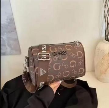 Gloednieuwe Guess tas beschikbaar voor biedingen
