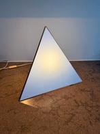 piramide tafellamp, Huis en Inrichting, Lampen | Tafellampen, Ophalen of Verzenden, Zo goed als nieuw, Glas, Minder dan 50 cm