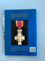 (C) Zeg mij aan wien ik toebehor – Dr. C.M. Schulten, boek, Verzenden, Tweede Wereldoorlog, Zo goed als nieuw